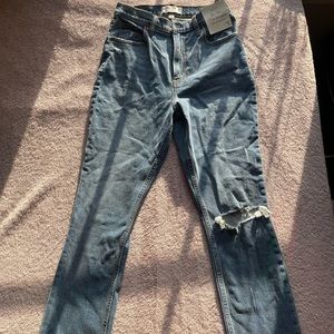 Abercrombie Curve Love Ultra High Rise Slim Straight Jean